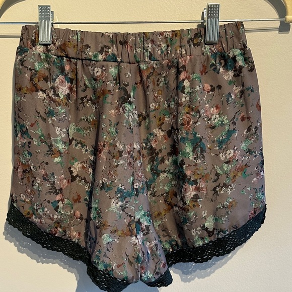 🌸Elegant Floral High Waist Women's Shorts - Picture 2 of 7